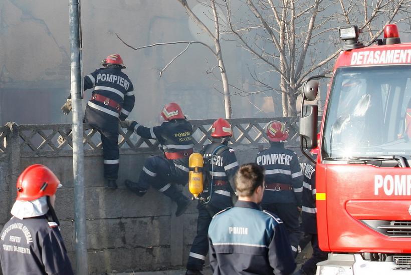 Un alt incendiu în București, 7 case au ars în Berceni