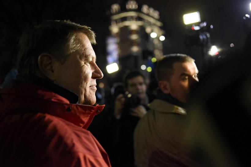 Cum s-a văzut prezența lui Klaus Iohannis în mijlocul protestatarilor, în presa internațională