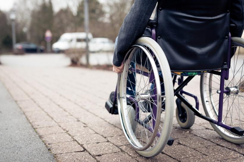 Bolnavii cu handicap pot fi însănătoşiţi dintr-o privire