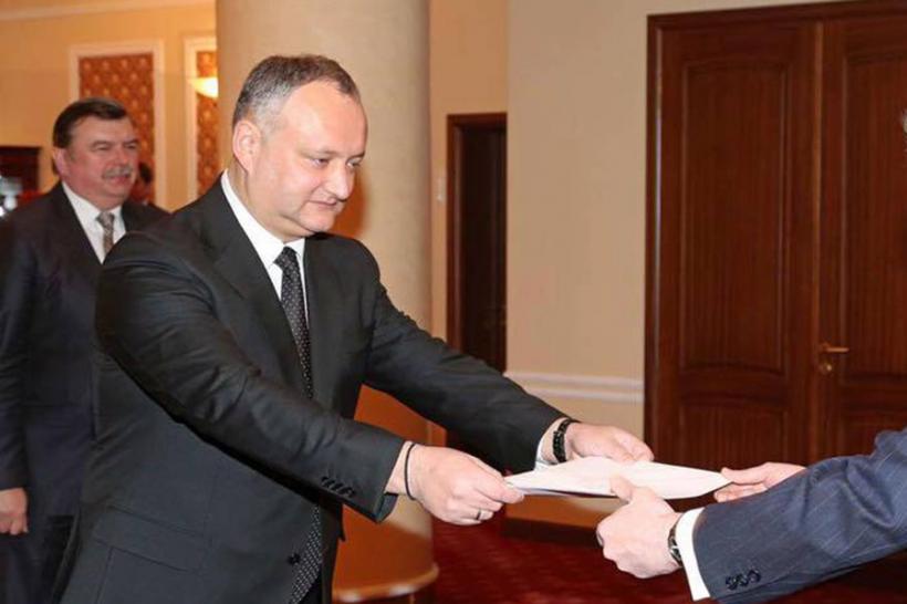 Igor Dodon dat în judecată de Traian Băsescu