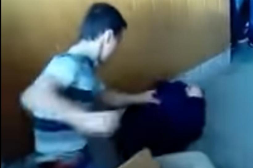 VIDEO - Scene ȘOCANTE într-un liceu din Lugoj, un elev a fost bătut cu sălbăticie