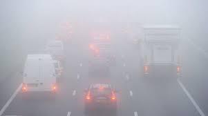 Circulaţie rutieră în condiţii de ceaţă densă pe două drumuri naţionale din Giurgiu; vizibilitate sub 30 m pe alocuri 
