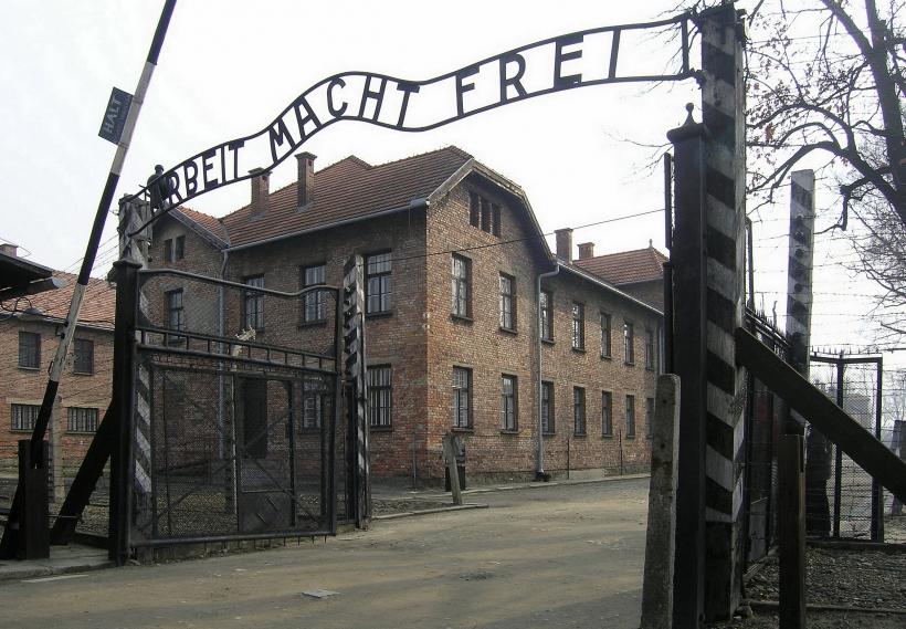 Polonia publică numele a circa 10.000 de gardieni şi membri SS de la Auschwitz