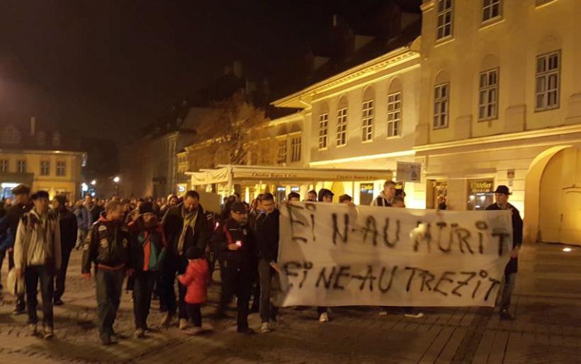 Sibiu: Peste 20.000 de protestatari, în faţa casei preşedintelui Iohannis 