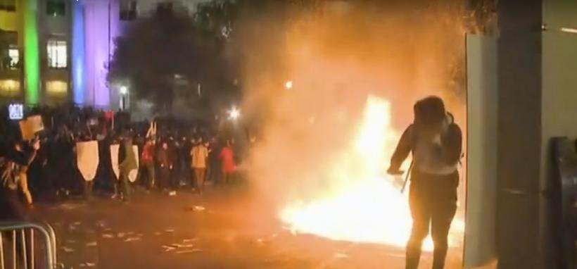 VIDEO! Proteste violente la Universitatea Berkeley din California