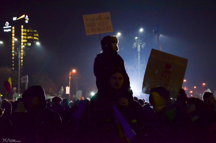 GALERIE FOTO - A treia zi de proteste din Piața Victoriei 18565940