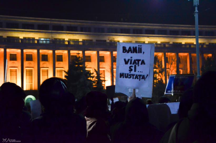 GALERIE FOTO - A treia zi de proteste din Piața Victoriei 18565943