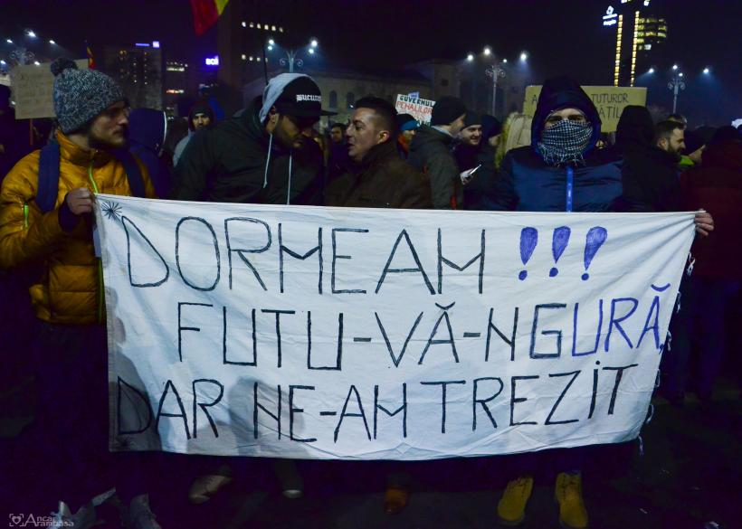 GALERIE FOTO - A treia zi de proteste din Piața Victoriei 18565946