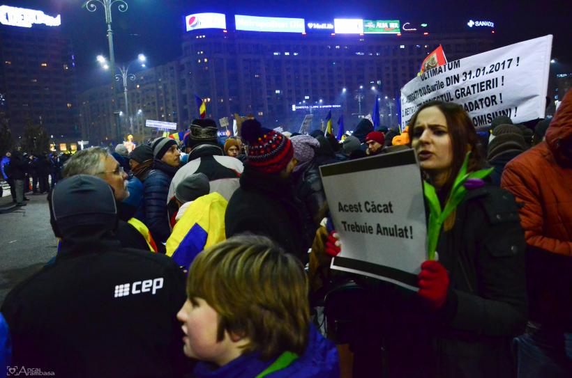 GALERIE FOTO - A treia zi de proteste din Piața Victoriei 18565952