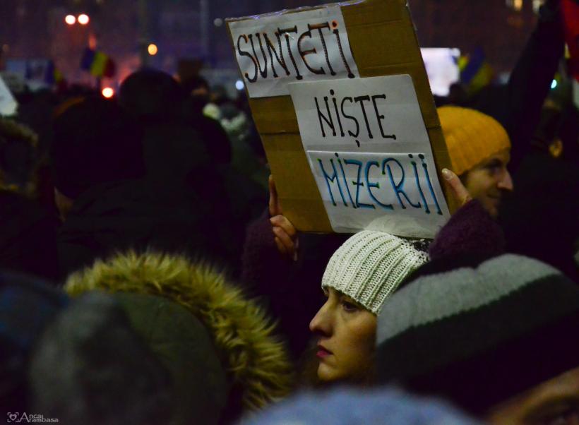 GALERIE FOTO - A treia zi de proteste din Piața Victoriei 18565955