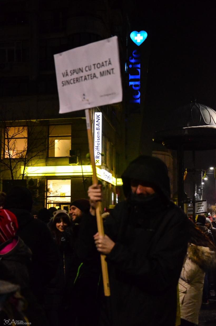GALERIE FOTO - A treia zi de proteste din Piața Victoriei 18565965