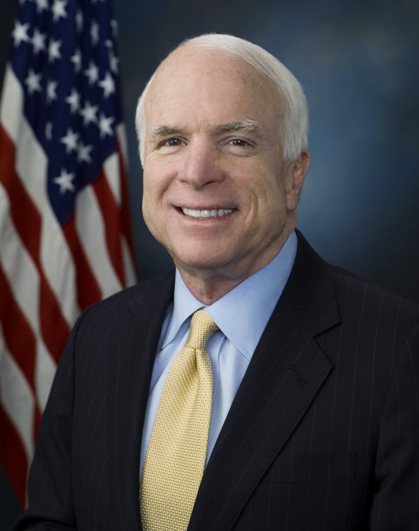 John McCain, senator american: România nu-şi poate permite să se retragă din lupta împotriva corupţiei