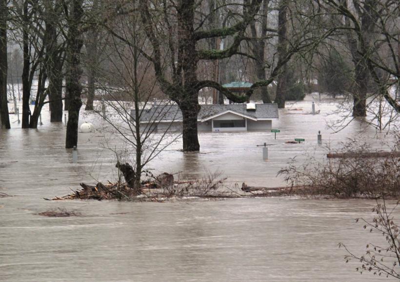 Numărul gospodăriilor inundate din Vatra Dornei crește