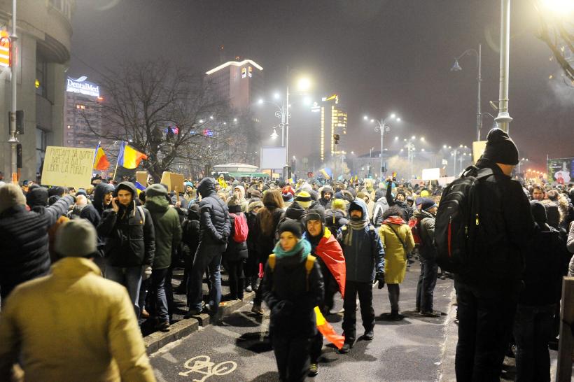 Protest Bucureşti: A șasea zi de proteste în fața Guvernului, încheiată după miezul nopții 