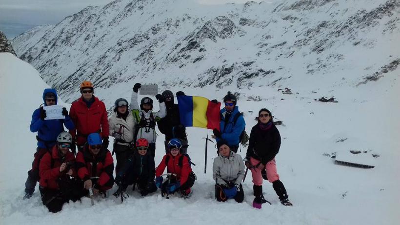 Un alpinist român a protestat pe vârful Everest