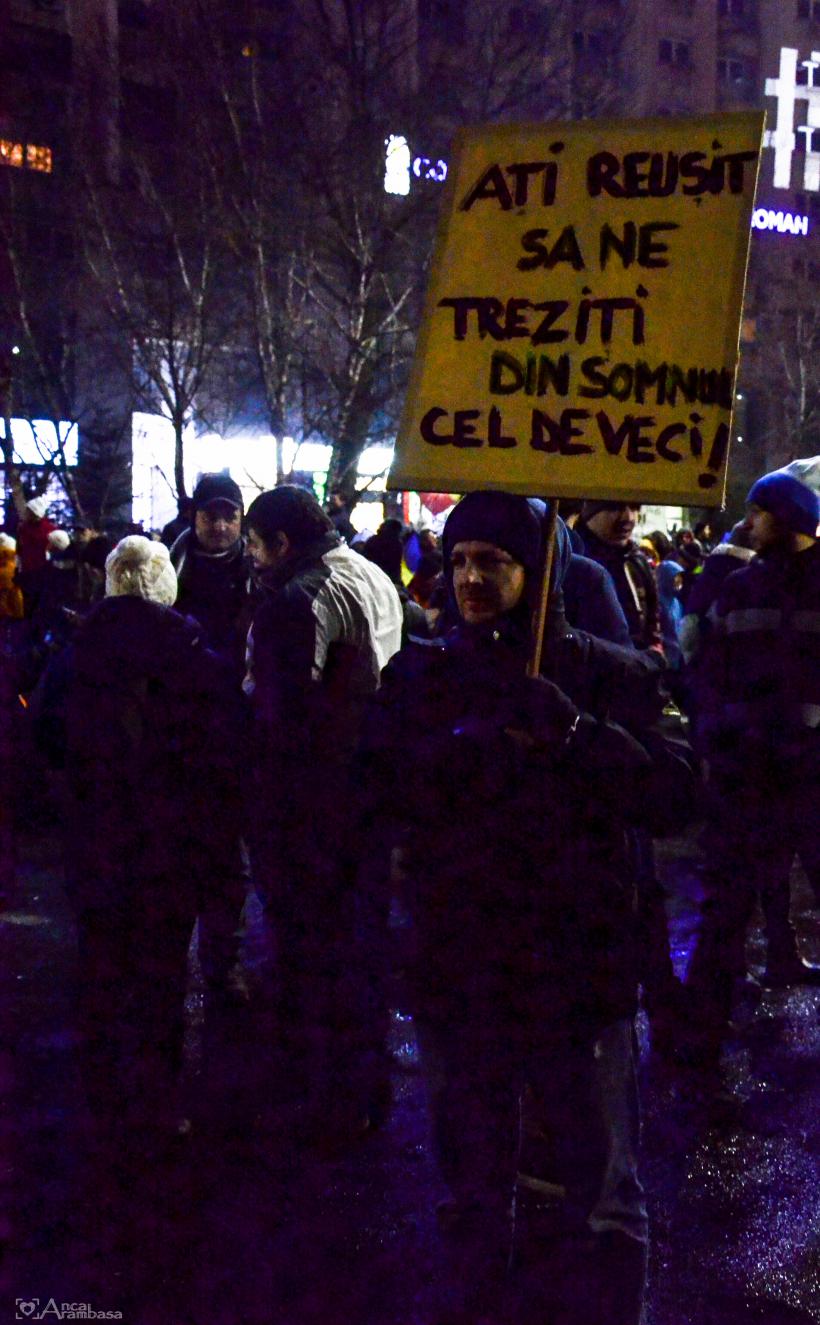 GALERIE FOTO - A șasea zi de proteste din Piața Victoriei 18566220