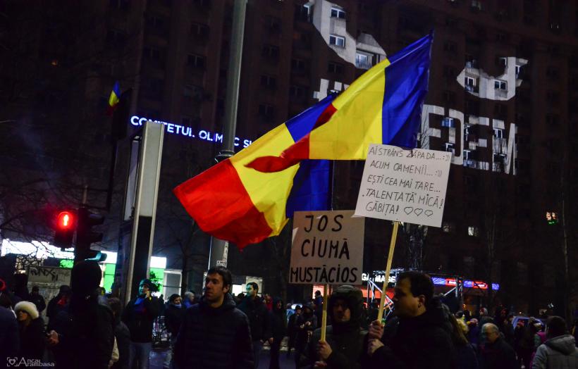 GALERIE FOTO - A șasea zi de proteste din Piața Victoriei 18566221