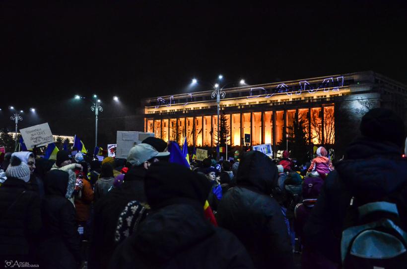 GALERIE FOTO - A șasea zi de proteste din Piața Victoriei 18566223