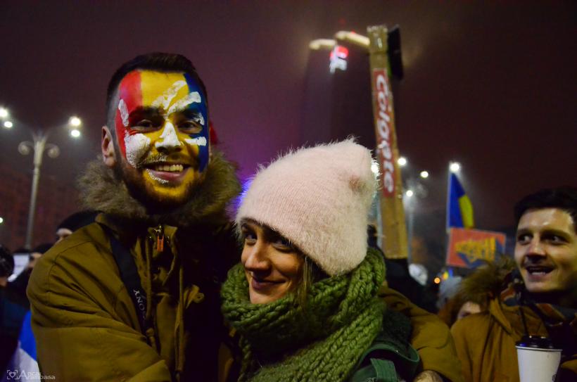 GALERIE FOTO - A șasea zi de proteste din Piața Victoriei 18566235