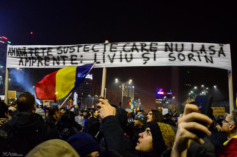 GALERIE FOTO - A șasea zi de proteste din Piața Victoriei 18566242