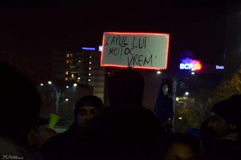 GALERIE FOTO - A șasea zi de proteste din Piața Victoriei 18566245