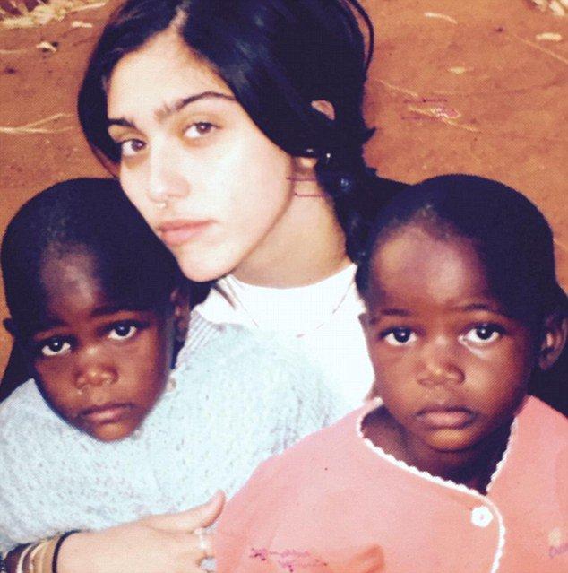 Madonna mai adoptă doi copii din Malawi