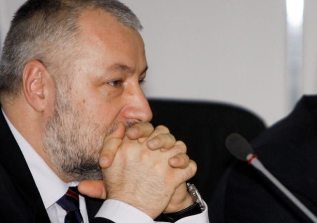 Iulian Fota, sub contract cu SRI, bagă Serviciul într-un scandal politic