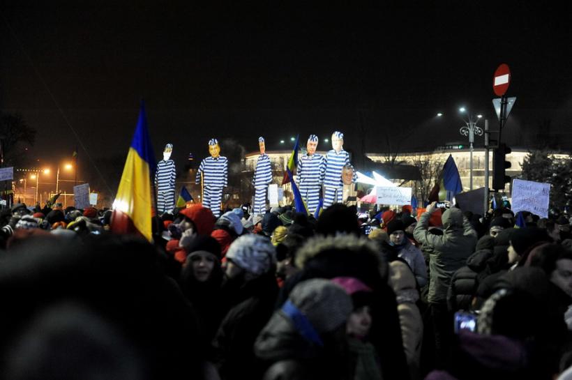 GALERIE FOTO - Protest în Piaţa Victoriei, ziua a 13-a 18566976