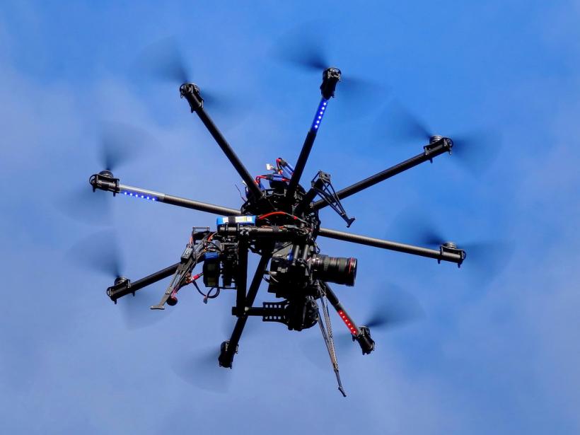 Persoane care au ridicat ilegal drone pe perioada protestelor din Piaţa Victoriei, identificate şi duse la audieri