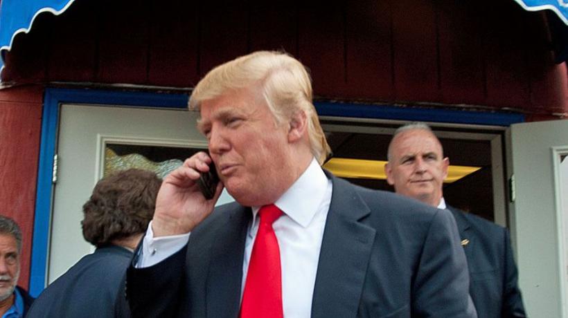 SUA: Doi senatori cer lămuriri privind smartphone-ul nesecurizat folosit de preşedintele Donald Trump