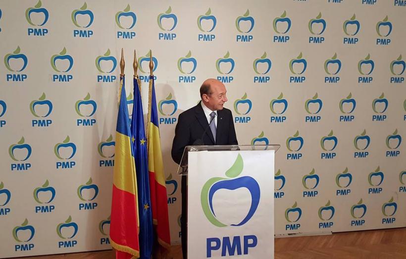 Băsescu: Iohannis ar putea introduce la referendum şi întrebarea referitoare la reducerea numărului de parlamentari 