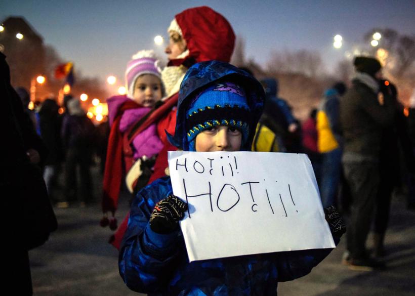 La Sibiu se anchetează prezenţa copiilor la proteste