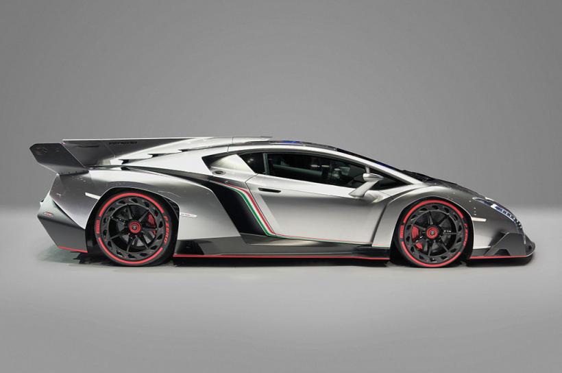 Lamborghini recheamă 5.900 de supermaşini, printre care 12 Veneno