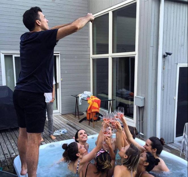 Cine realizează fotografiile perfecte ale fetelor de pe Instagram 18567346