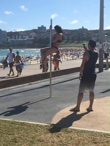 Cine realizează fotografiile perfecte ale fetelor de pe Instagram 18567350