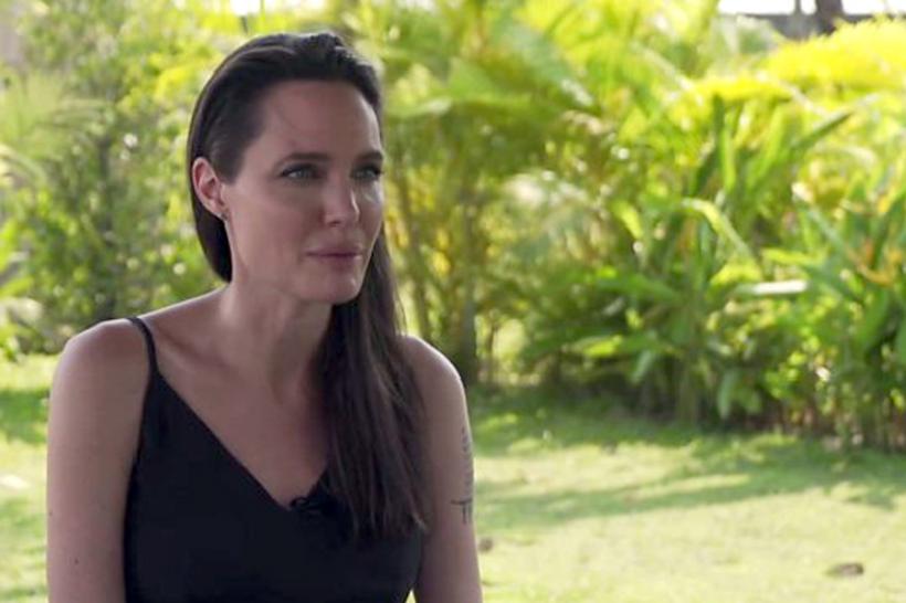 Angelina Jolie vorbeşte pentru prima oară despre divorţ