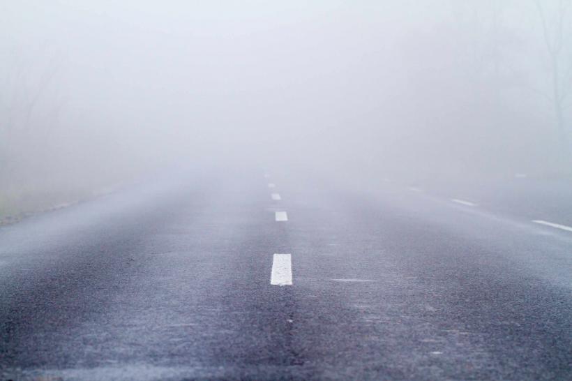 Avertizare ANM. Cod galben de ceață și polei în șapte județe din zona Transilvaniei, luni dimineața