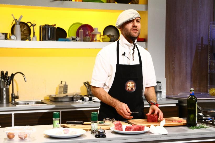 Chefi la cuțite. Revine coșmarul lui Scărlătescu, în timp ce Pacha Man și Don Baxter îi păcălesc pe juraţi! 18567728