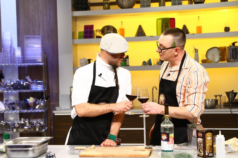 Chefi la cuțite. Revine coșmarul lui Scărlătescu, în timp ce Pacha Man și Don Baxter îi păcălesc pe juraţi! 18567730