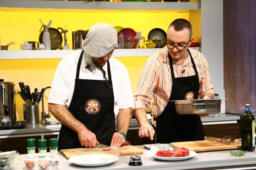 Chefi la cuțite. Revine coșmarul lui Scărlătescu, în timp ce Pacha Man și Don Baxter îi păcălesc pe juraţi! 18567731