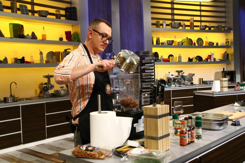 Chefi la cuțite. Revine coșmarul lui Scărlătescu, în timp ce Pacha Man și Don Baxter îi păcălesc pe juraţi! 18567734