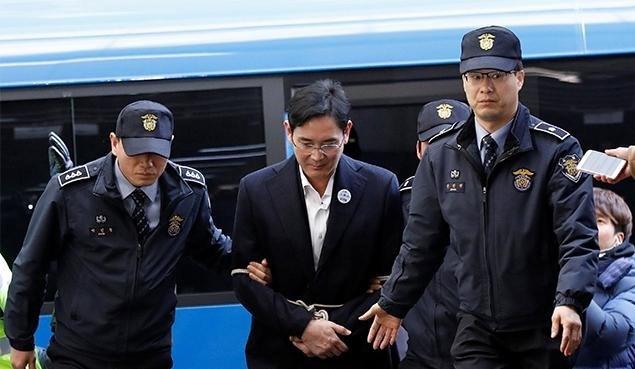 Şeful Samsung, închis în regim solitar de detenţie