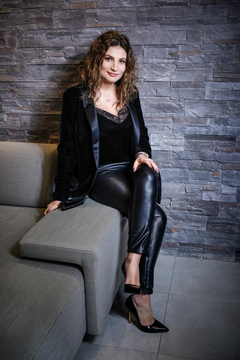 Happy Channel. Ioana Ginghină și Virginia Rogin joacă în iSerialul “Când mama nu-i acasă” 18567832