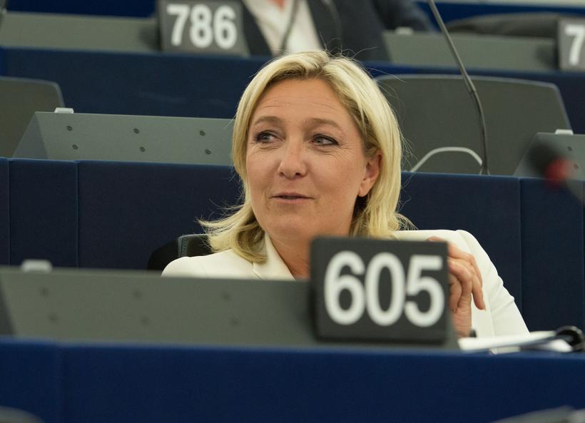 Franţa: Garda de corp şi şefa de cabinet ai lui Marine Le Pen, reţinuţi pentru 48 de ore