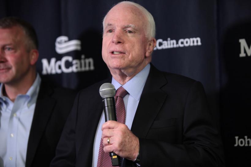 John McCain îl critică pe Donald Trump pentru atacurile la adresa presei: &quot;Aşa încep dictatorii&quot;