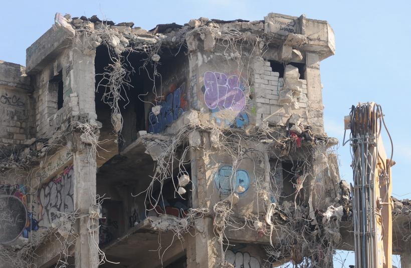 GALERIE FOTO - Demolarea clădirii de lângă Pasajul Băneasa 18568356
