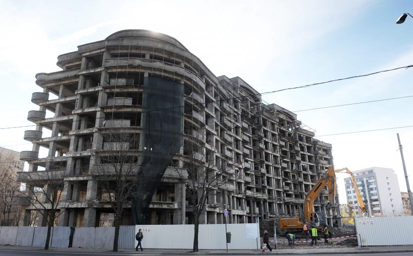 GALERIE FOTO - Demolarea clădirii de lângă Pasajul Băneasa 18568357