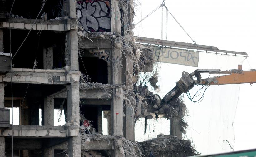 GALERIE FOTO - Demolarea clădirii de lângă Pasajul Băneasa 18568359
