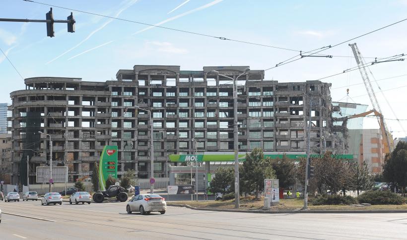 GALERIE FOTO - Demolarea clădirii de lângă Pasajul Băneasa 18568360