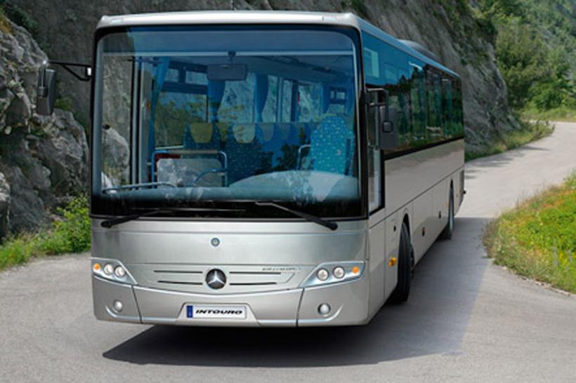 Mercedes recheamă autobuze destinate transportului în comun
